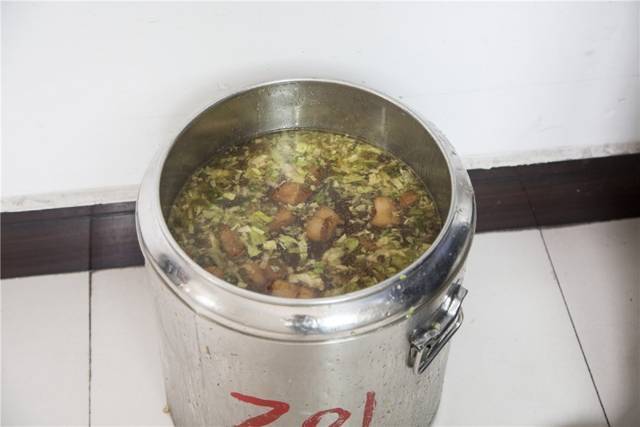 揭秘看守所与监狱的饮食日常：如何安全用餐？插图2