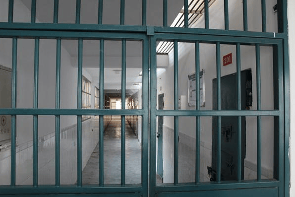 被判 “无期徒刑” 的人，每天在监狱里干些什么？说出来或许你不信插图1
